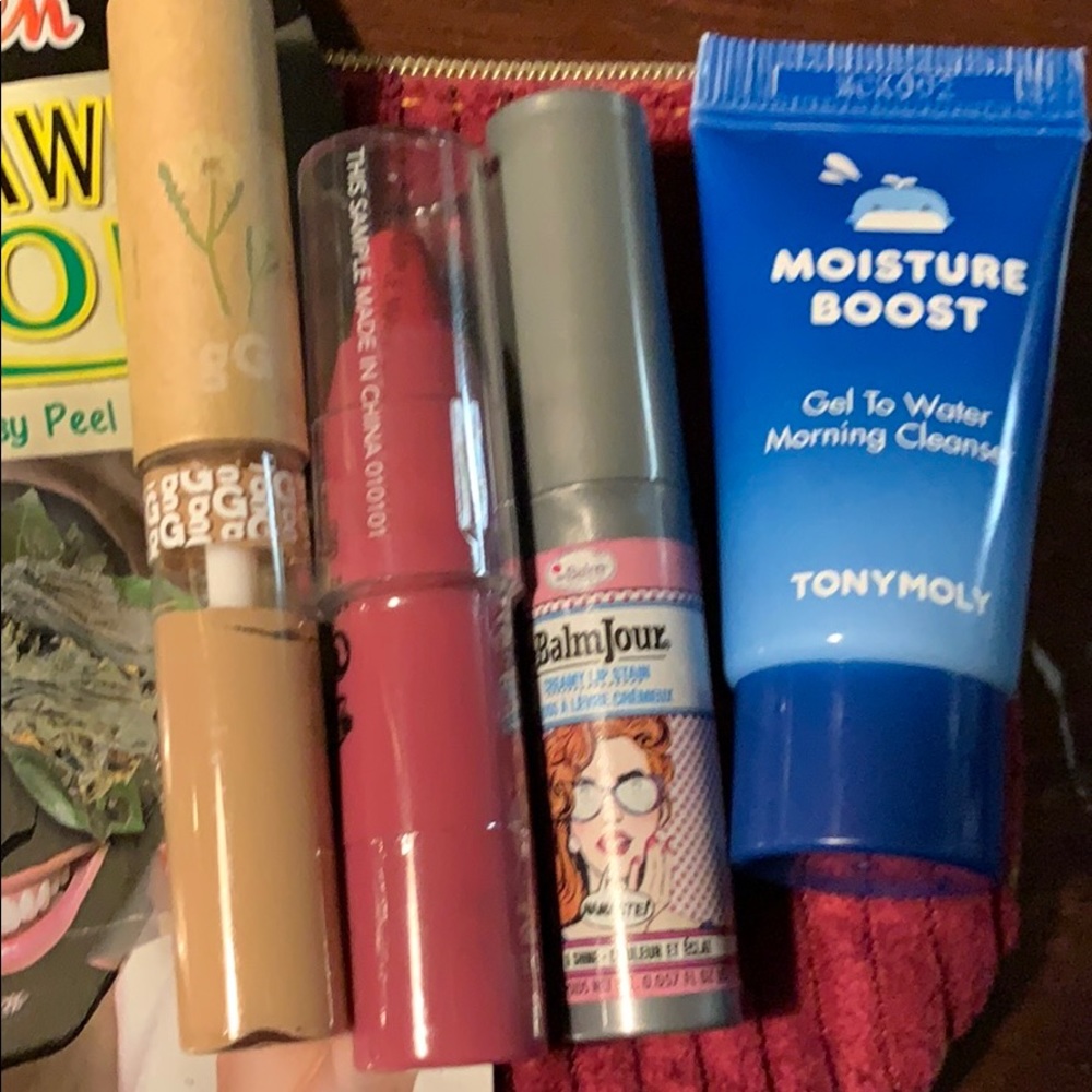 Make-up Bundle - Picture 2 of 4